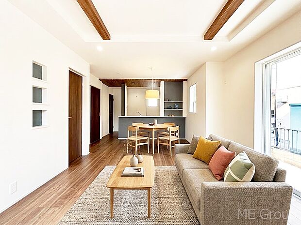 【リビング】落ち着いた雰囲気のＬＤＫは家族みんなの快適空間※家具はCGです