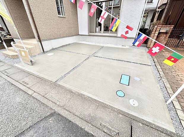 【駐車場】駐車2台可能！急なお客様の駐車に。また、ご家族の自転車スペースとしても大活躍。