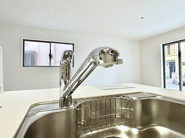 【その他設備(浄水器)】いつでも清潔なおいしいお水を。一つの水栓で水道水と浄水を使い分け。