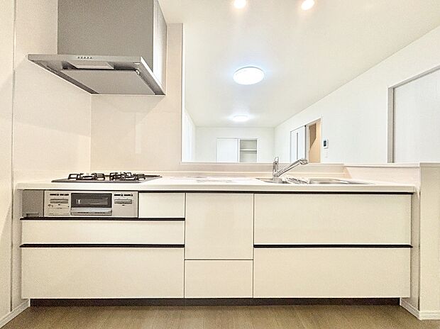 【キッチン】毎日使うキッチンだから、使いやすさ&お手入れのしやすさにこだわりました。