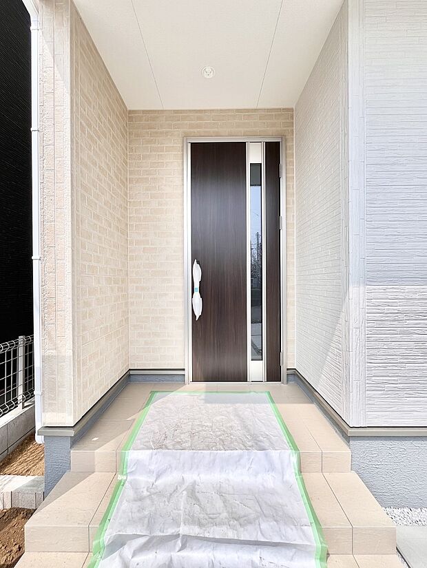 【玄関】大切な家族、来客を出迎える玄関。