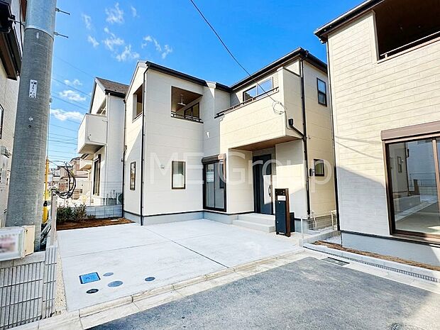 【現地外観写真】たっぷりの陽光と心地よい風が舞い込む住まい