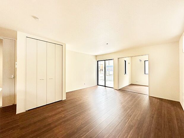 【ダイニング】家族の笑顔が自然と生まれてくる、そんな雰囲気のダイニングに仕上がっています