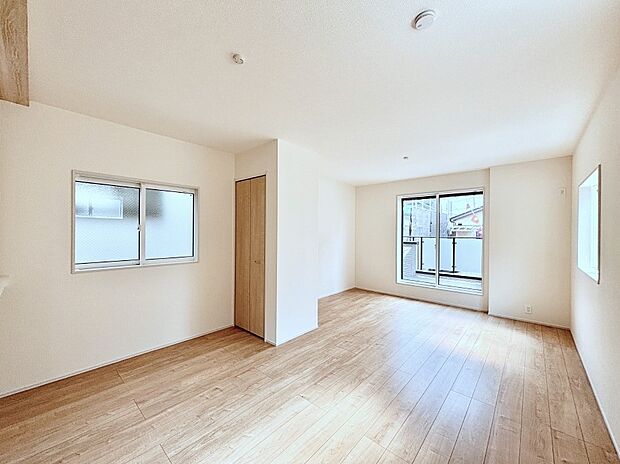 【リビングダイニング】家族団らんの時間も増えそうなくつろぎのリビングダイニング。   