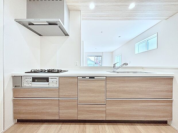 【キッチン】食洗機・浄水器・３ツ口コンロなどデザイン性も機能性も兼ね備えたシステムキッチン！