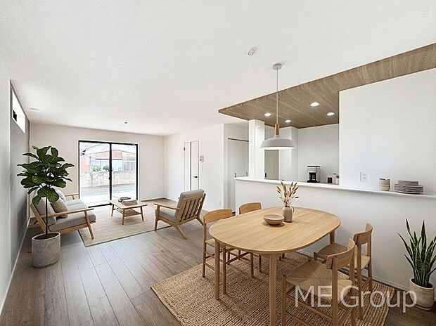 【リビング】ご家族の賑やかな話し声で包まれる明るいリビング  ※家具はCGです