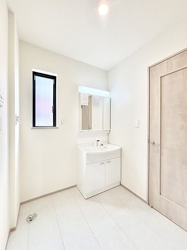 【洗面台・洗面所】明るい洗面所は毎朝の身支度も楽しくできちゃいそうです。