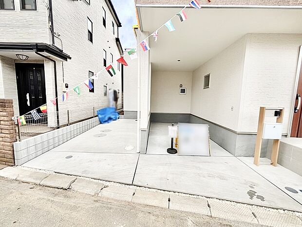 【駐車場】駐車2台可能！急なお客様の駐車に。また、ご家族の自転車スペースとしても大活躍。