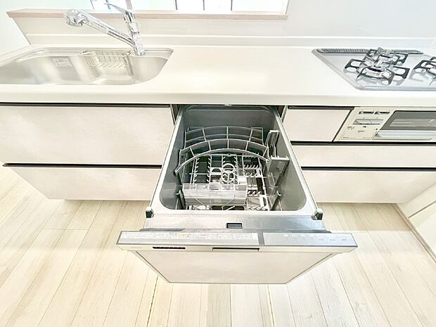 【その他設備(食洗機)】面倒なお片づけは食洗機にお任せ！家事の負担が減って、時間にも気持ちにもゆとりができます。