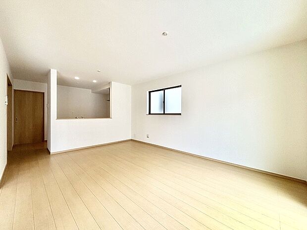 【リビングダイニング】落ち着いた雰囲気のＬＤＫは家族みんなの快適空間  