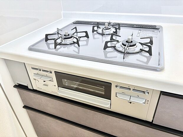 【その他設備(Ｓｉセンサーコンロ)】ガスコンロはＳｉセンサー搭載。火力調節や焦げ付き・消し忘れも防いでくれます。