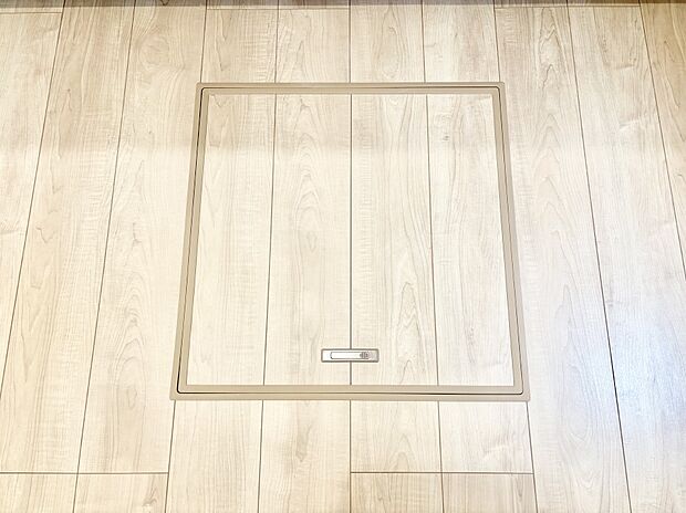 【その他設備(床下収納)】床下収納付き！日用品・非常用品の収納にも大活躍。