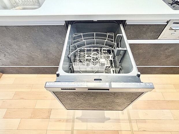 【その他設備(食洗機)】面倒なお片づけは食洗機にお任せ！家事の負担が減って、時間にも気持ちにもゆとりができます。