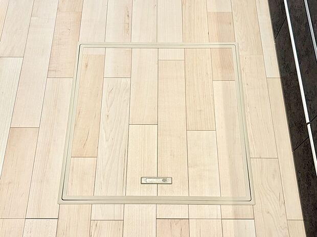 【その他設備(床下収納)】床下収納付き！日用品・非常用品の収納にも大活躍。