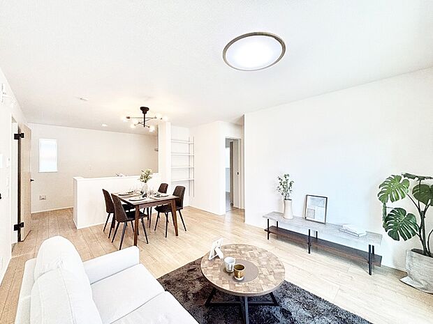 【ダイニング】シンプルなデザインなのでインテリアを考えるのも楽しみですね!