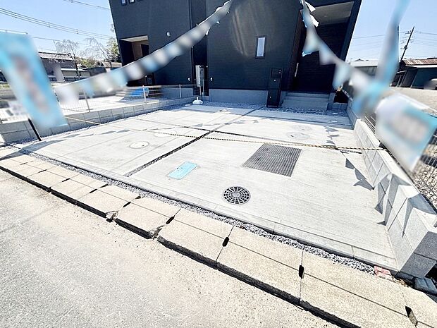 【駐車場】目の前が駐車場だと雨の日も大量にお買い物をした時も便利ですね