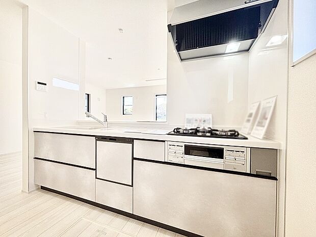 【ダイニングキッチン】カウンター越しにお話しをしながら毎日のお料理をもっと楽しく