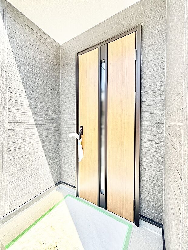 【玄関】大切な家族、来客を出迎える玄関。