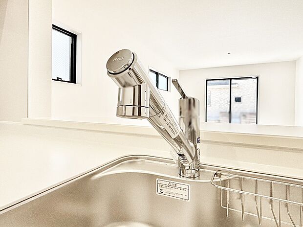 【その他設備(浄水器)】いつでも清潔なおいしいお水を。一つの水栓で水道水と浄水を使い分け。