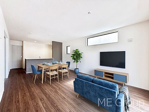 【リビング】ご家族の賑やかな話し声で包まれる明るいリビング  ※家具はCGです