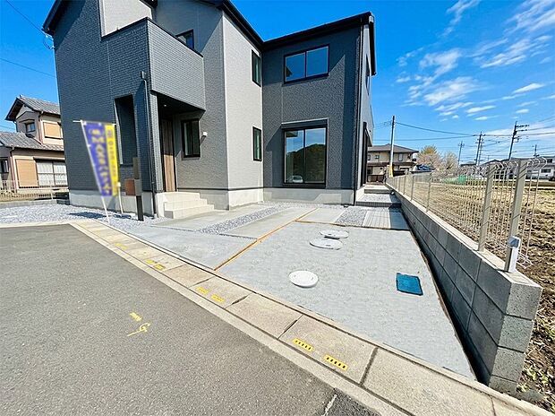 【駐車場】駐車2台可能!急なお客様の駐車に。また、ご家族の自転車スペースとしても大活躍。