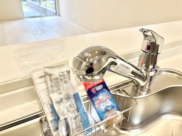 【その他設備(浄水器)】いつでも清潔なおいしいお水を。一つの水栓で水道水と浄水を使い分け。