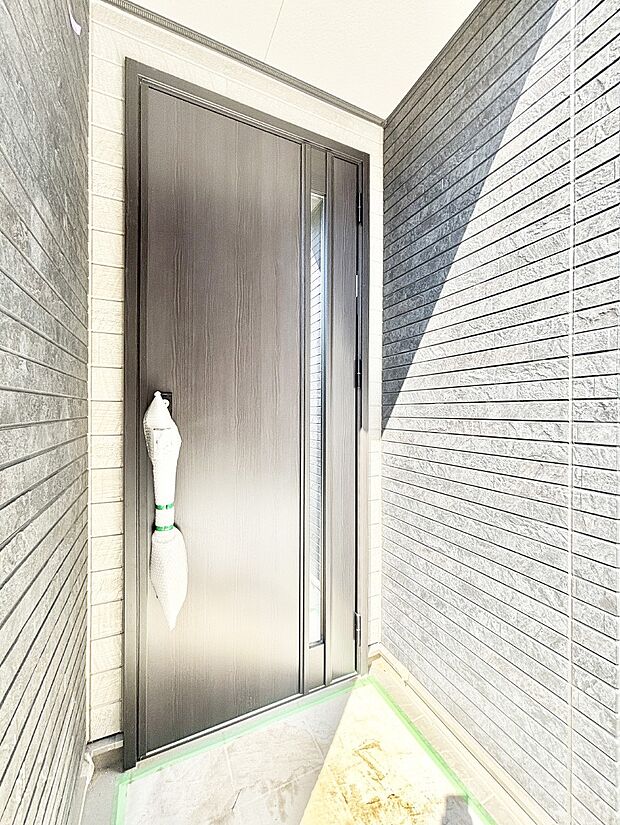 【玄関】大切な家族、来客を出迎える玄関。