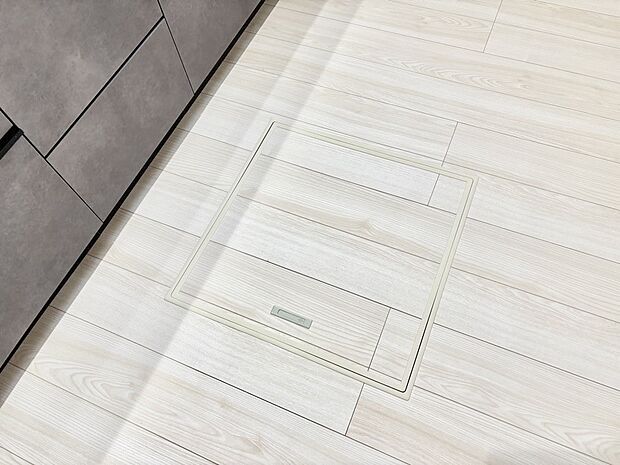 【その他設備(床下収納)】床下収納付き!日用品・非常用品の収納にも大活躍。