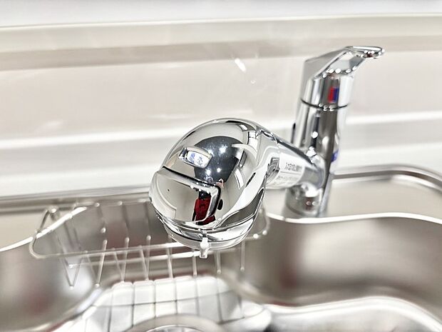 【その他設備(浄水器)】いつでも清潔なおいしいお水を。一つの水栓で水道水と浄水を使い分け。