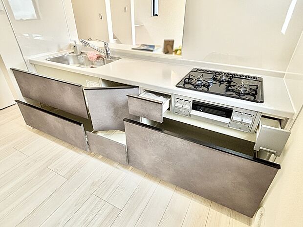 【その他設備(スライド収納)】使いやすさを優先したスライド式収納タイプ!