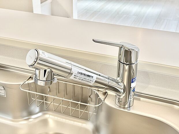 【その他設備(浄水器)】いつでも清潔なおいしいお水を。一つの水栓で水道水と浄水を使い分け。