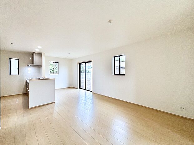 【リビングダイニング】家族団らんの時間も増えそうなくつろぎのリビングダイニング。   