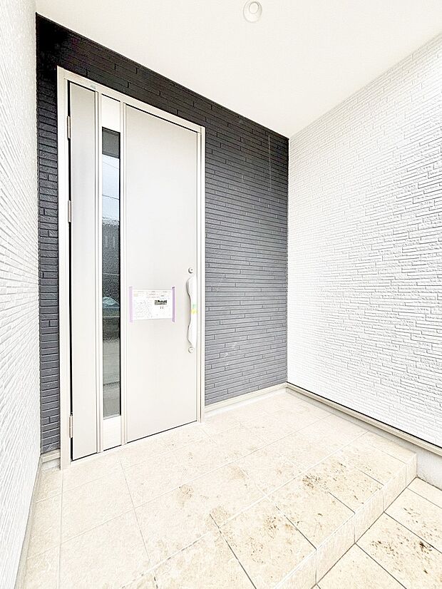 【玄関】大切な家族、来客を出迎える玄関。