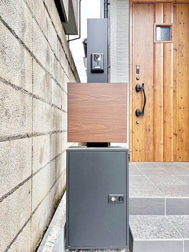 【その他現地】表札・インターホン・ポストをひとつに集約