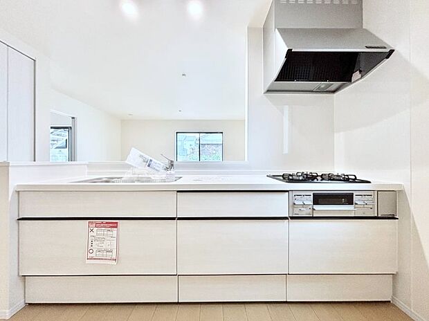 【キッチン】毎日使うキッチンだから、使いやすさ＆お手入れのしやすさにこだわりました。 