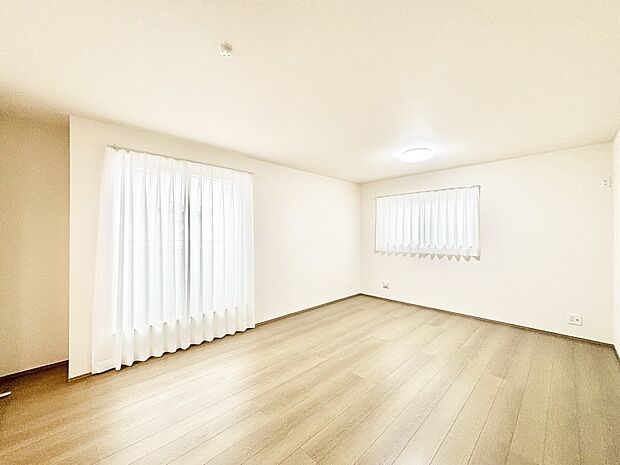 【ダイニング】家族の笑顔が自然と生まれてくる、そんな雰囲気のダイニングに仕上がっています。