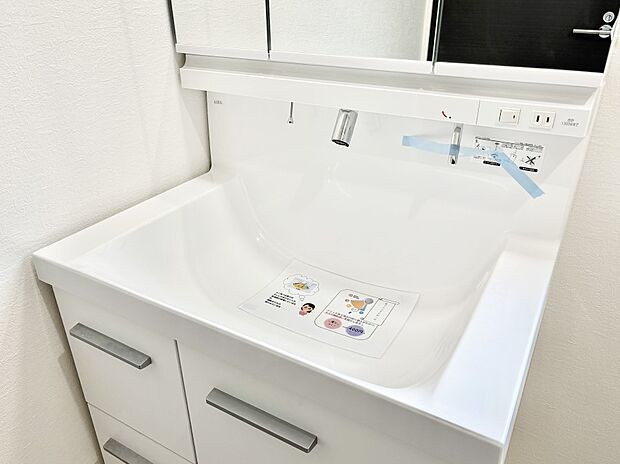 【その他設備(シャワー水栓)】ハンドシャワー付き！使いやすい洗面台。