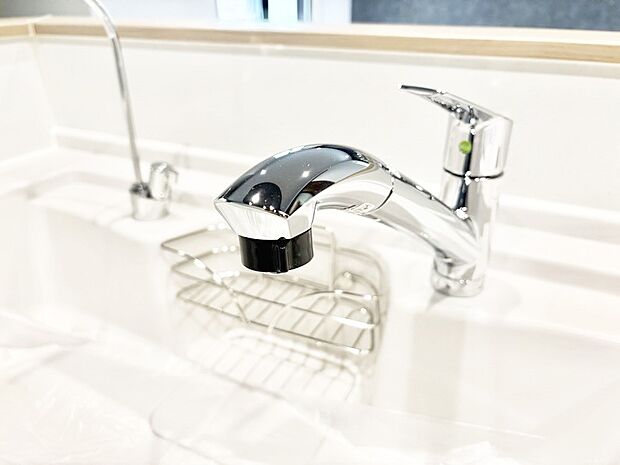 【その他設備(浄水器)】いつでも清潔なおいしいお水を。一つの水栓で水道水と浄水を使い分け。