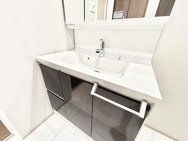 【その他設備(ハンドシャワー水栓)】ハンドシャワー付き!使いやすい洗面台。