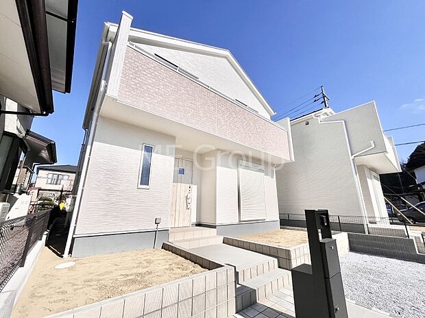 【現地外観写真】たっぷりの陽光と心地よい風が舞い込む住まい