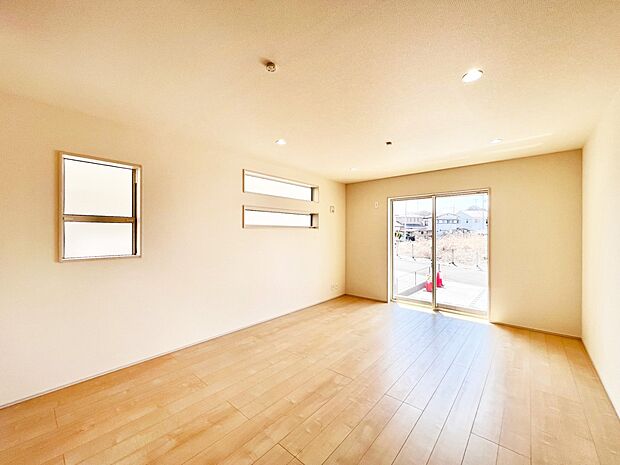 【ダイニング】家族の笑顔が自然と生まれてくる、そんな雰囲気のダイニングに仕上がっています。