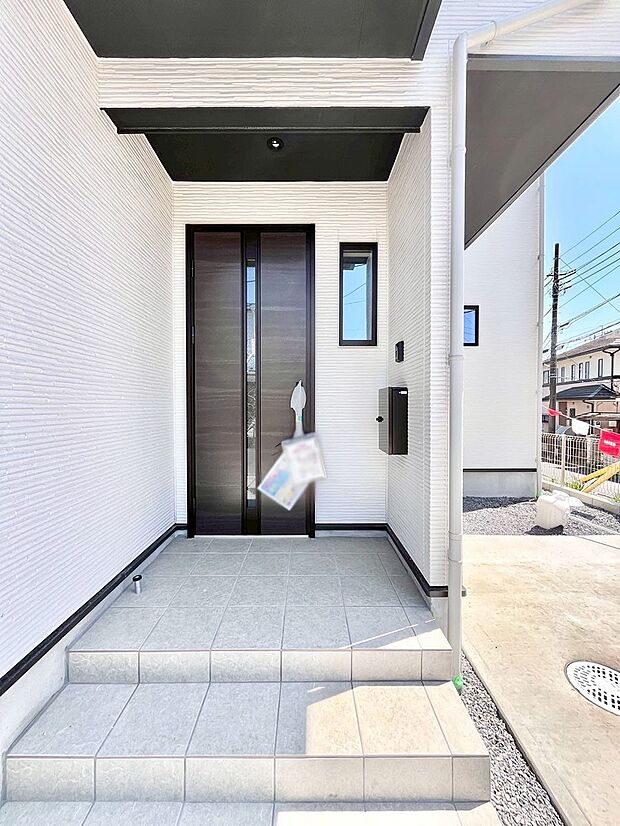 【玄関】大切な家族、来客を出迎える玄関。