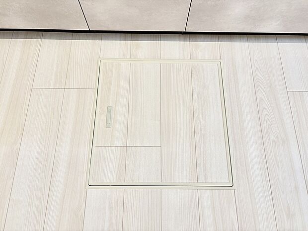 【その他設備(床下収納)】床下収納付き!日用品・非常用品の収納にも大活躍。