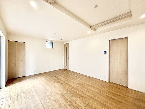 【ダイニング】家族の笑顔が自然と生まれてくる、そんな雰囲気のダイニングに仕上がっています。