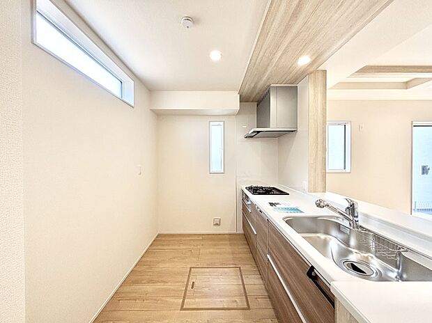 【キッチン】ゆとりあるキッチンではご家族と楽しくお料理ができます。