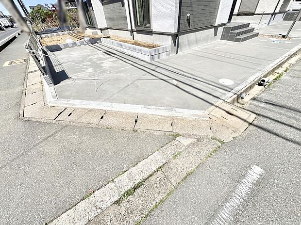 【駐車場】カースペースは２台駐車可。セカンドカーや来客時に便利です！