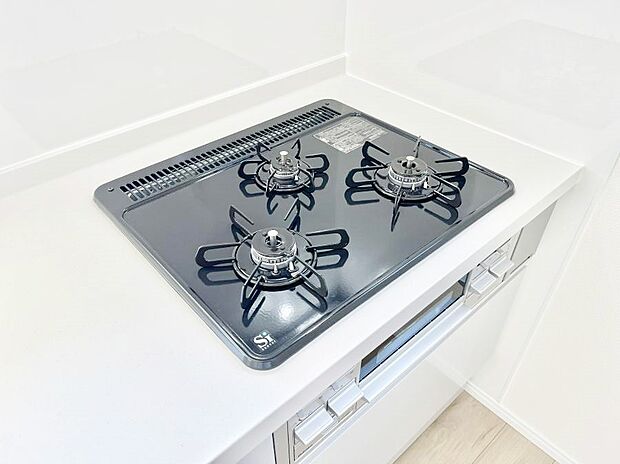 【その他設備(Ｓｉセンサーコンロ)】ガスコンロはＳｉセンサー搭載。火力調節や焦げ付き・消し忘れも防いでくれます。