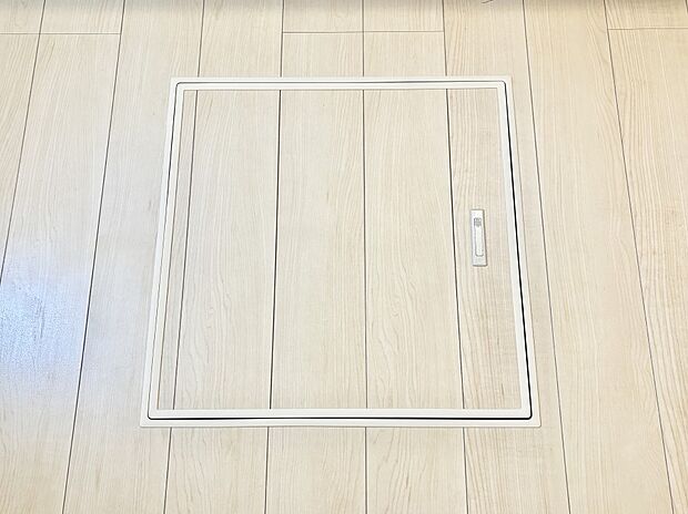 【その他設備(床下収納)】床下収納付き！日用品・非常用品の収納にも大活躍。