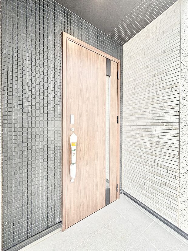 【玄関】大切な家族、来客を出迎える玄関。