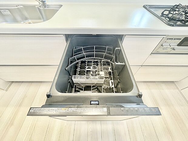 【その他設備(食洗機)】面倒なお片づけは食洗機にお任せ！家事の負担が減って、時間にも気持ちにもゆとりができます。